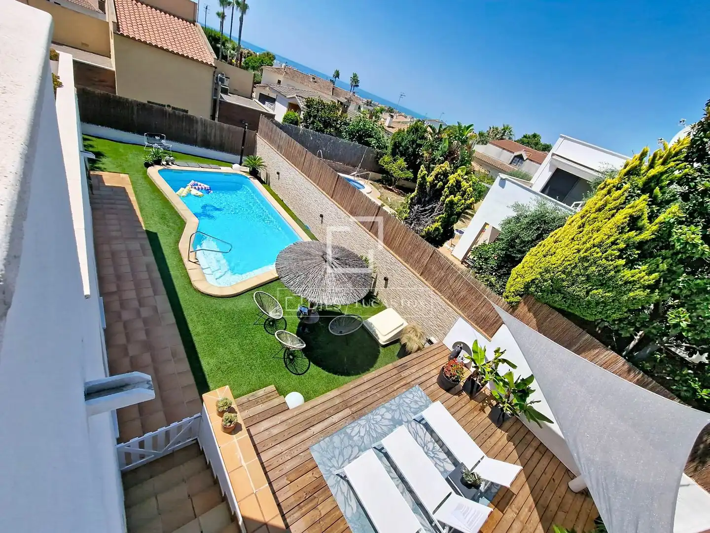 Vista exterior de Casa o xalet en venda en Calafell amb Aire condicionat, Calefacció i Jardí privat