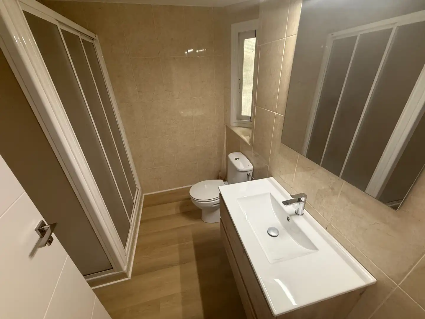 Baño de Piso de alquiler en Jaén con Aire acondicionado, Calefacción y Amueblado