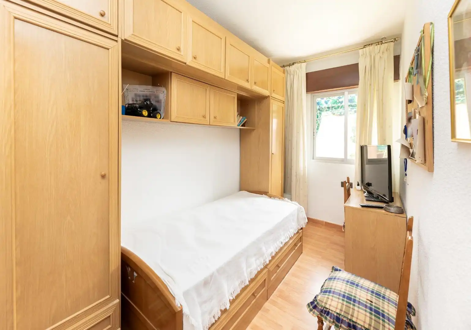 Bedroom of Flat for sale in Granada  with Furnished and Balcony