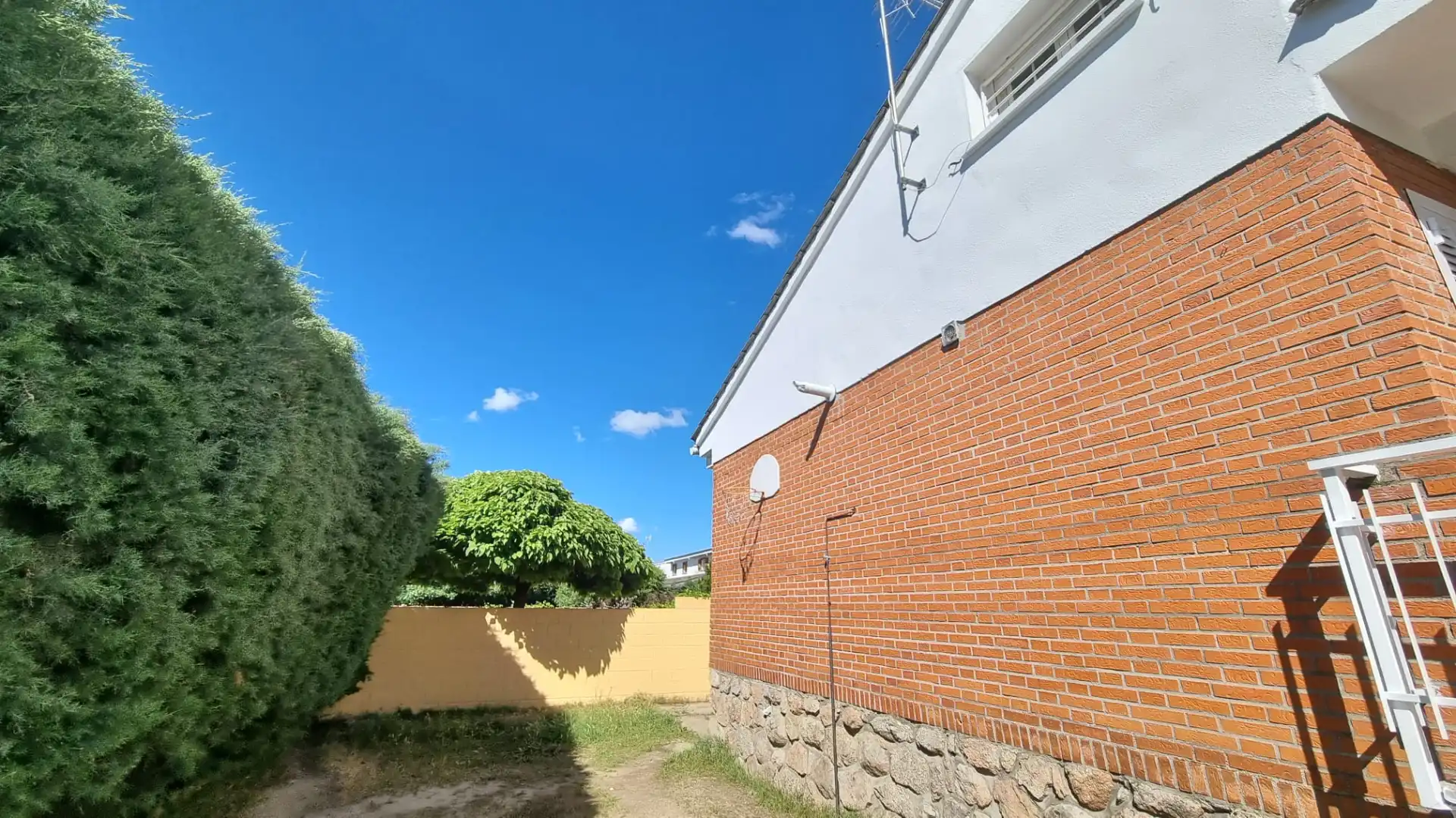 Exterior view of Detached homes for sale in Moralzarzal  with Heating, Private garden and Terrace