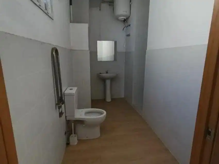 Badezimmer von Fabrikhallen zum Verkauf in Aldaia, Valencia