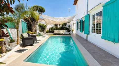 Casa reformada con piscina privada, gran exterior y con posibilidad de ampliación