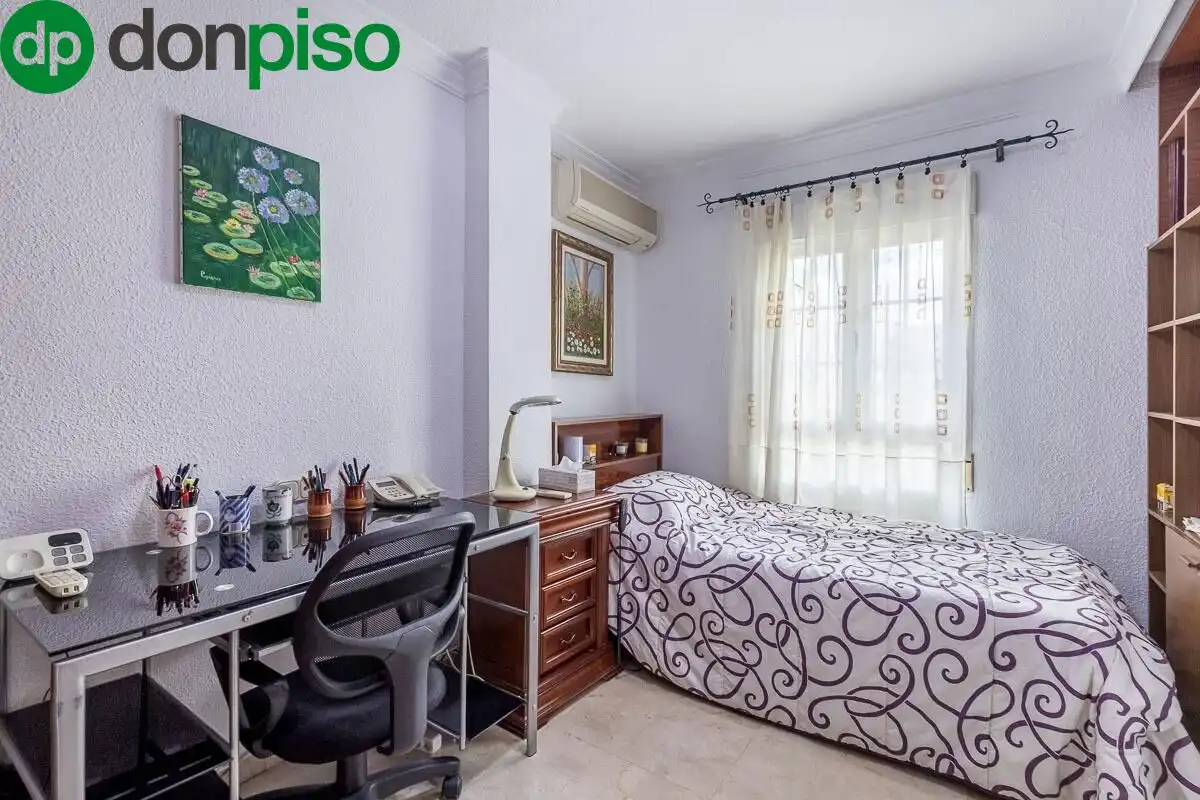 Bedroom of Flat for sale in Granada