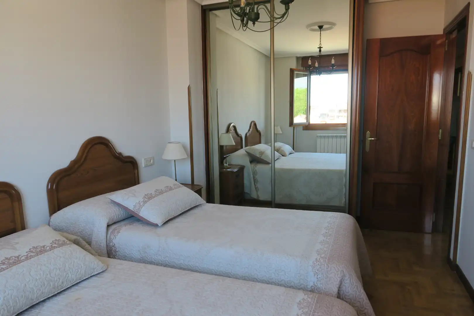 Habitación de Piso en venta en Avilés con Calefacción, Parquet y Terraza