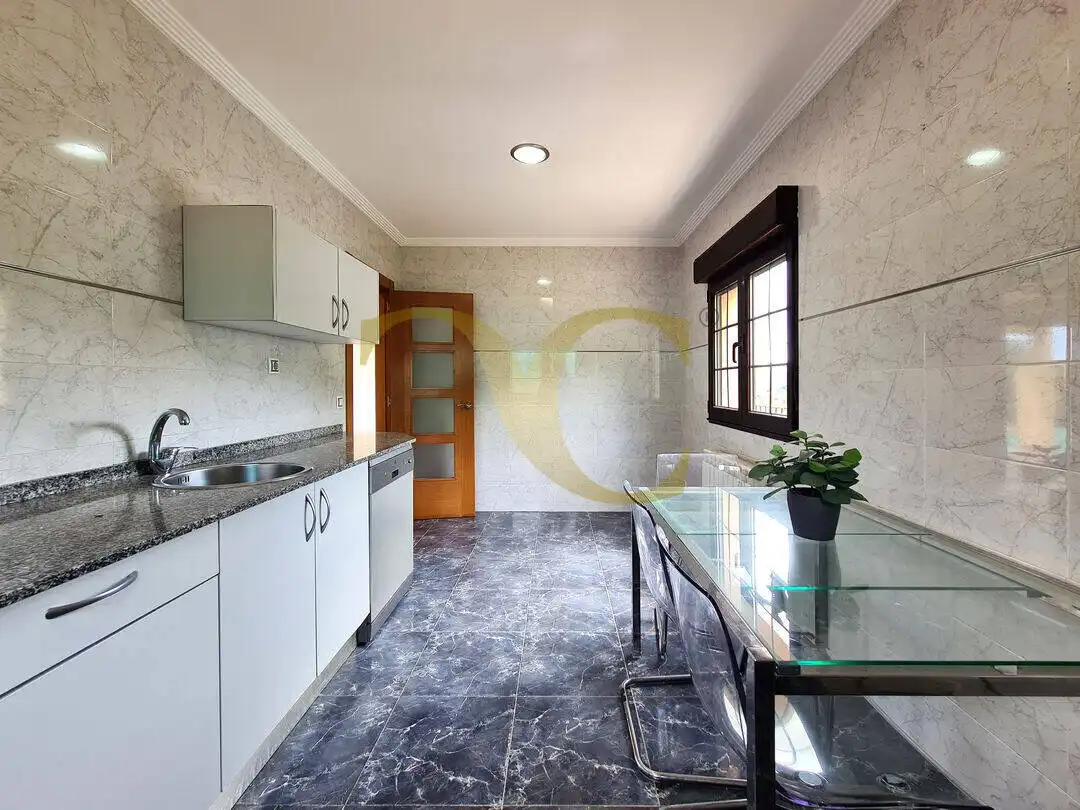 Cocina de Casa o chalet en venta en Gijón  con Calefacción, Jardín privado y Balcón