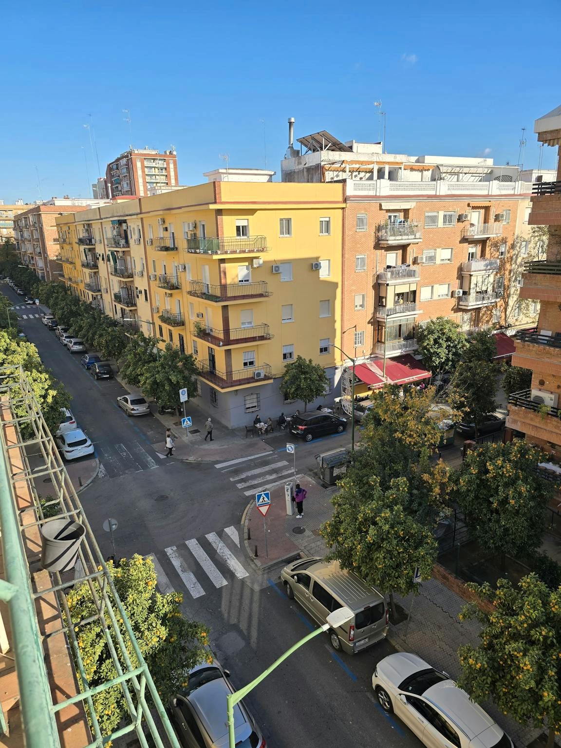 Vista exterior de Piso para compartir en  Sevilla Capital con Aire acondicionado, Calefacción y Jardín privado
