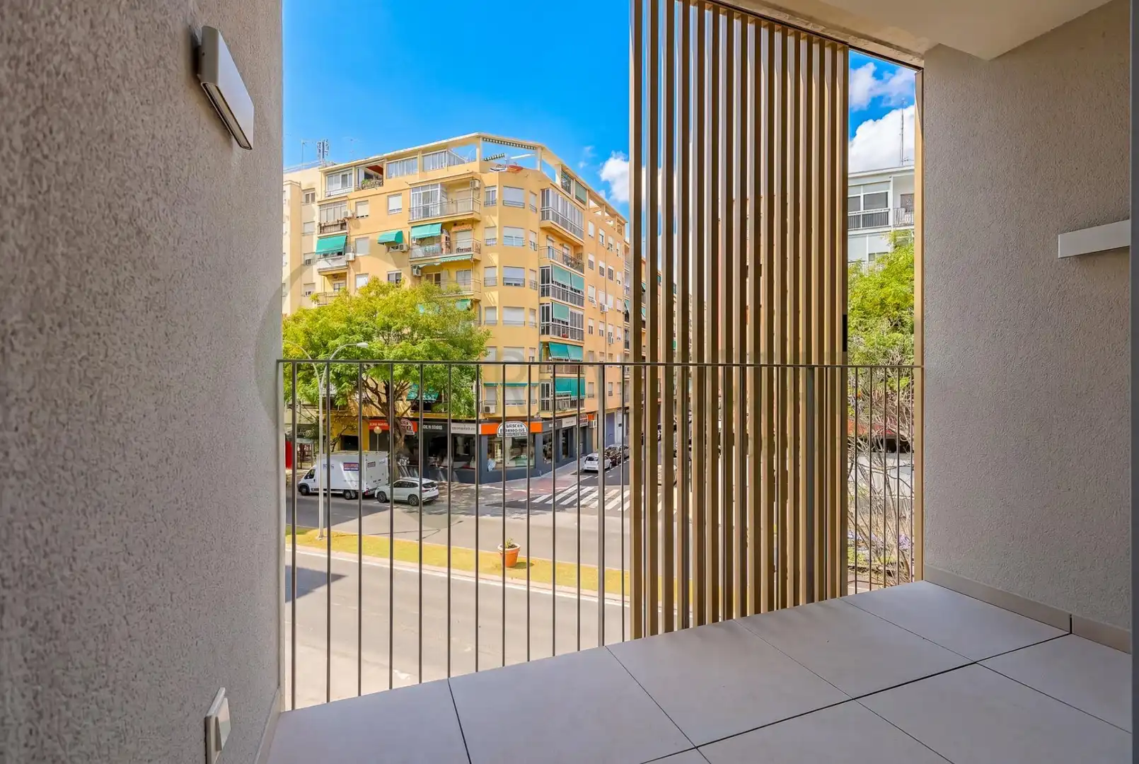 Außenansicht von Wohnung zum Verkauf in Alicante / Alacant mit Klimaanlage, Terrasse und Abstellraum