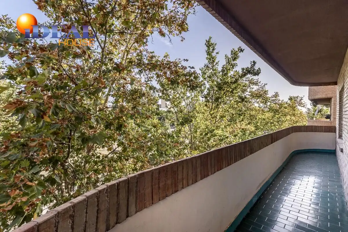Flat with terrace for sale in Calle del Profesor Agustín Escribano 7, imagen 2