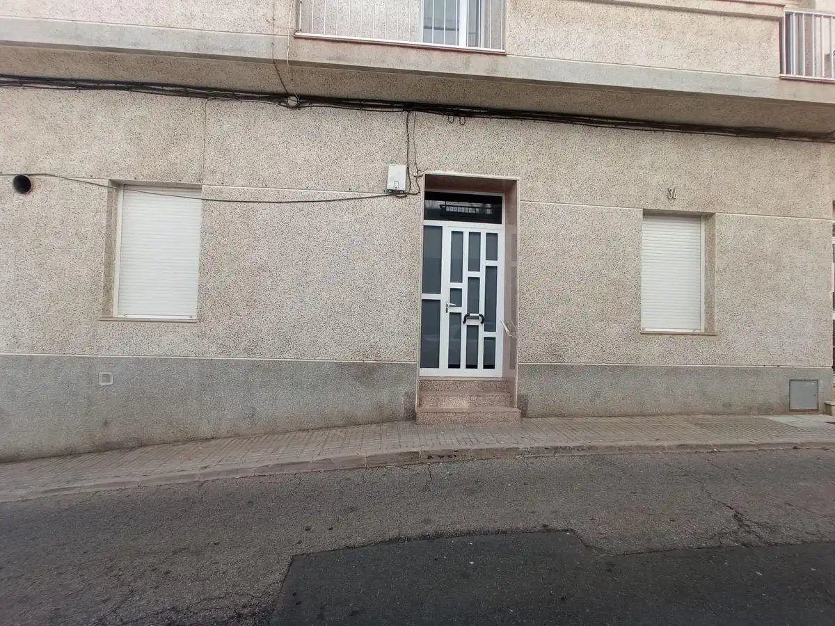 Vista exterior de Planta baixa en venda en La Ràpita amb Calefacció