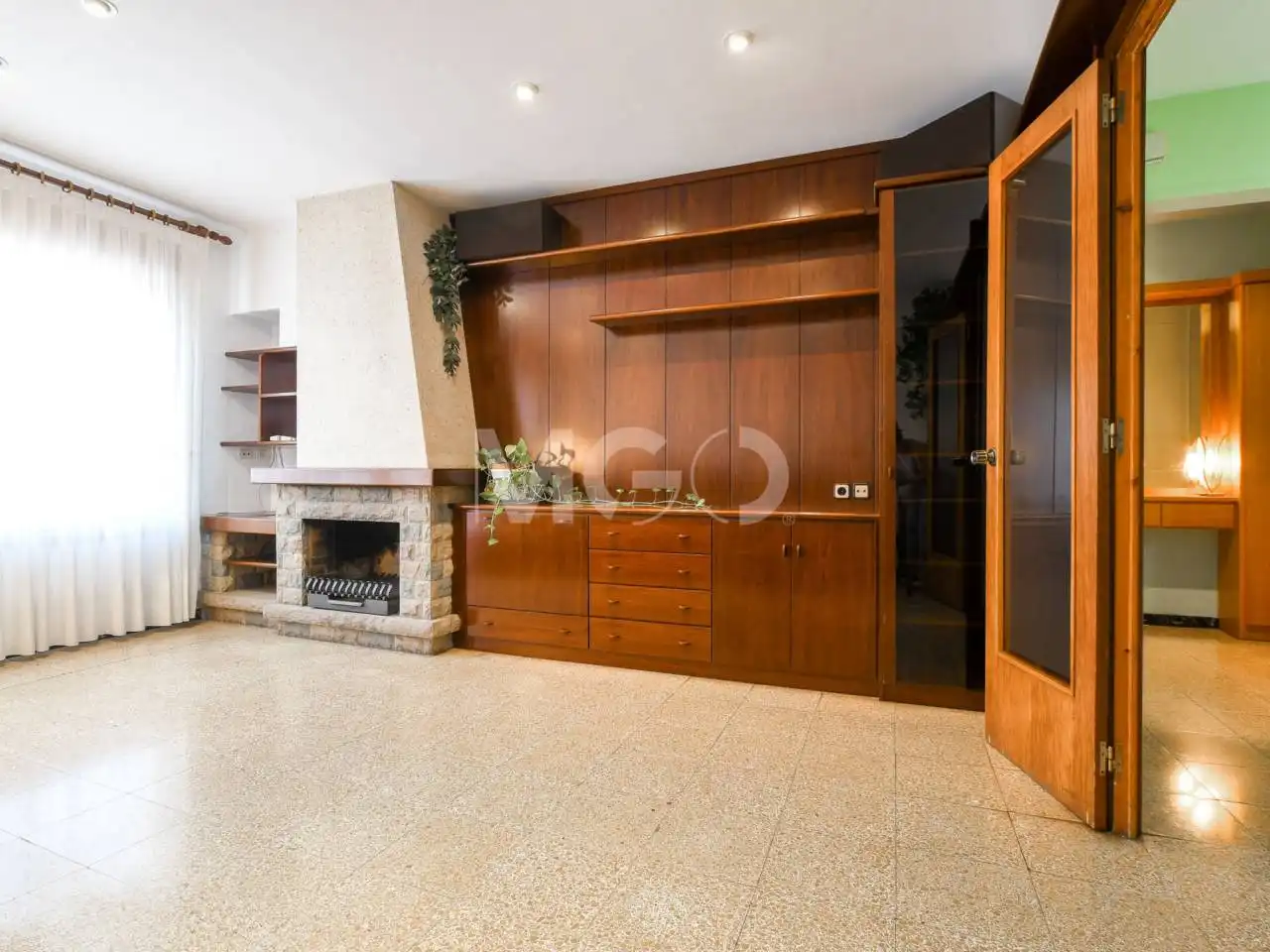 Flat with terrace for sale in Calle Montesquiu, imagen 2