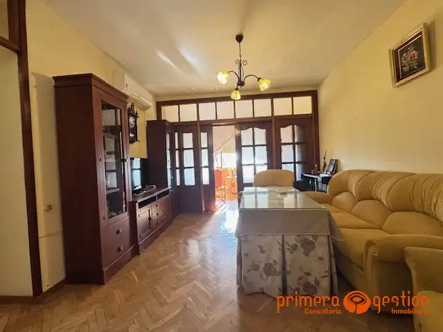Sala de estar de Piso en venta en Sevilla con Trastero