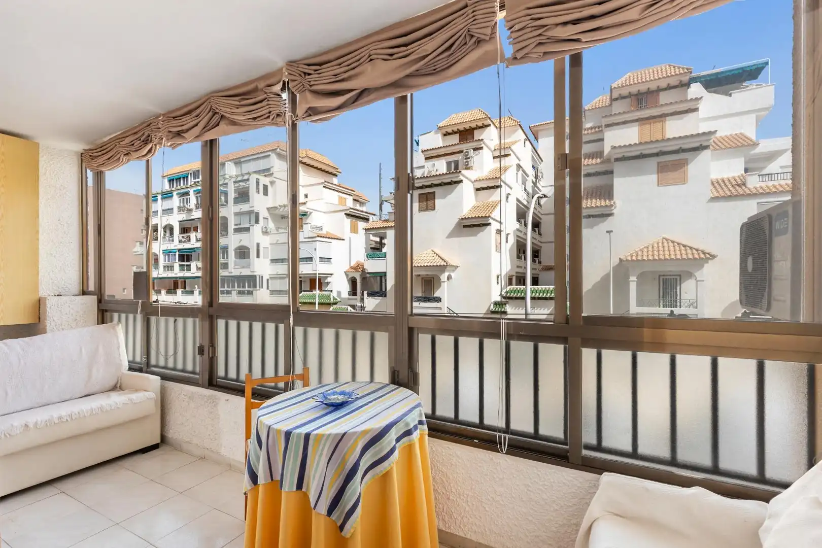 Vista exterior de Planta baixa en venda en Torrevieja amb Aire condicionat, Traster i Piscina