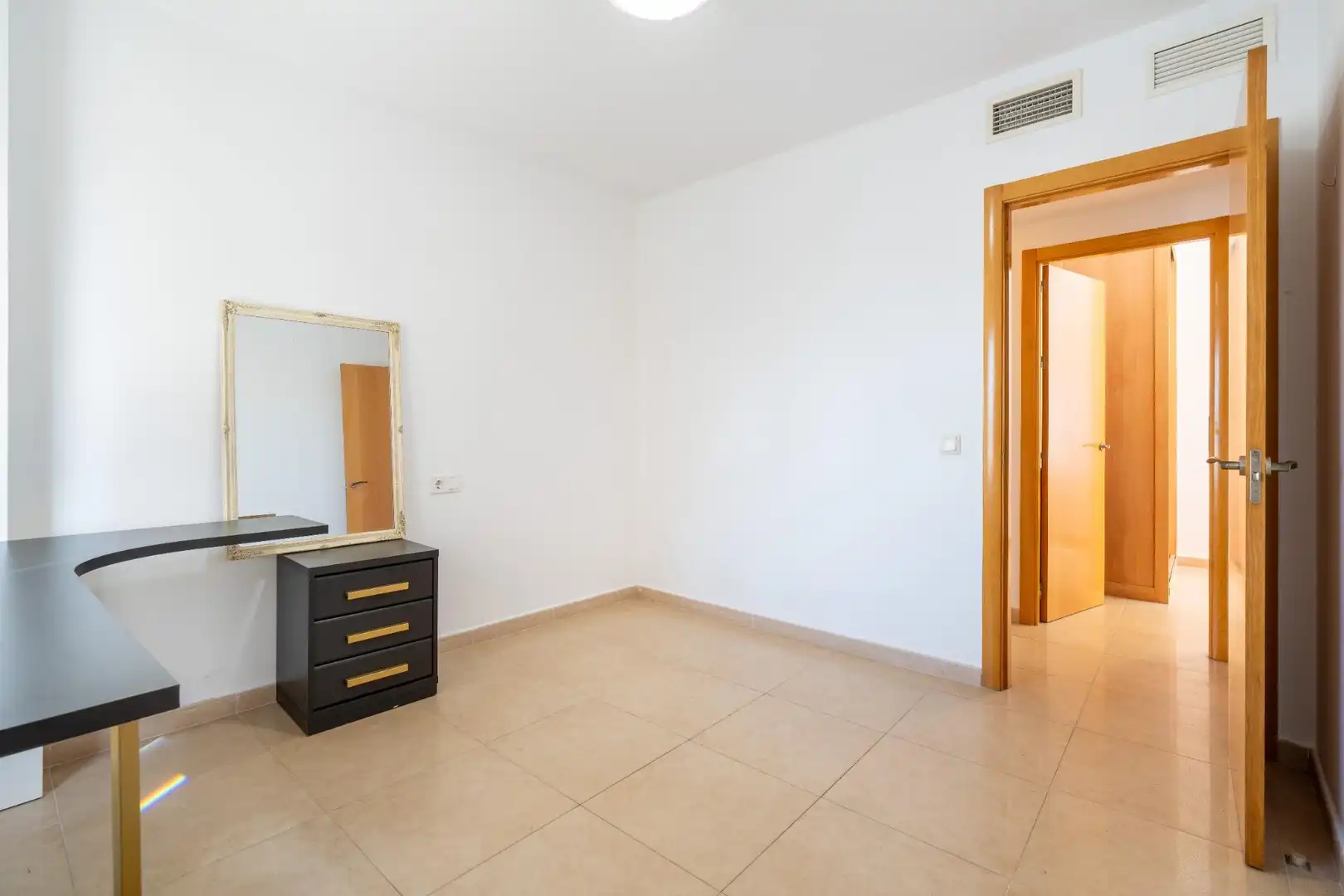 Dormitori de Pis en venda en Almería amb Aire condicionat, Traster i Piscina comunitària