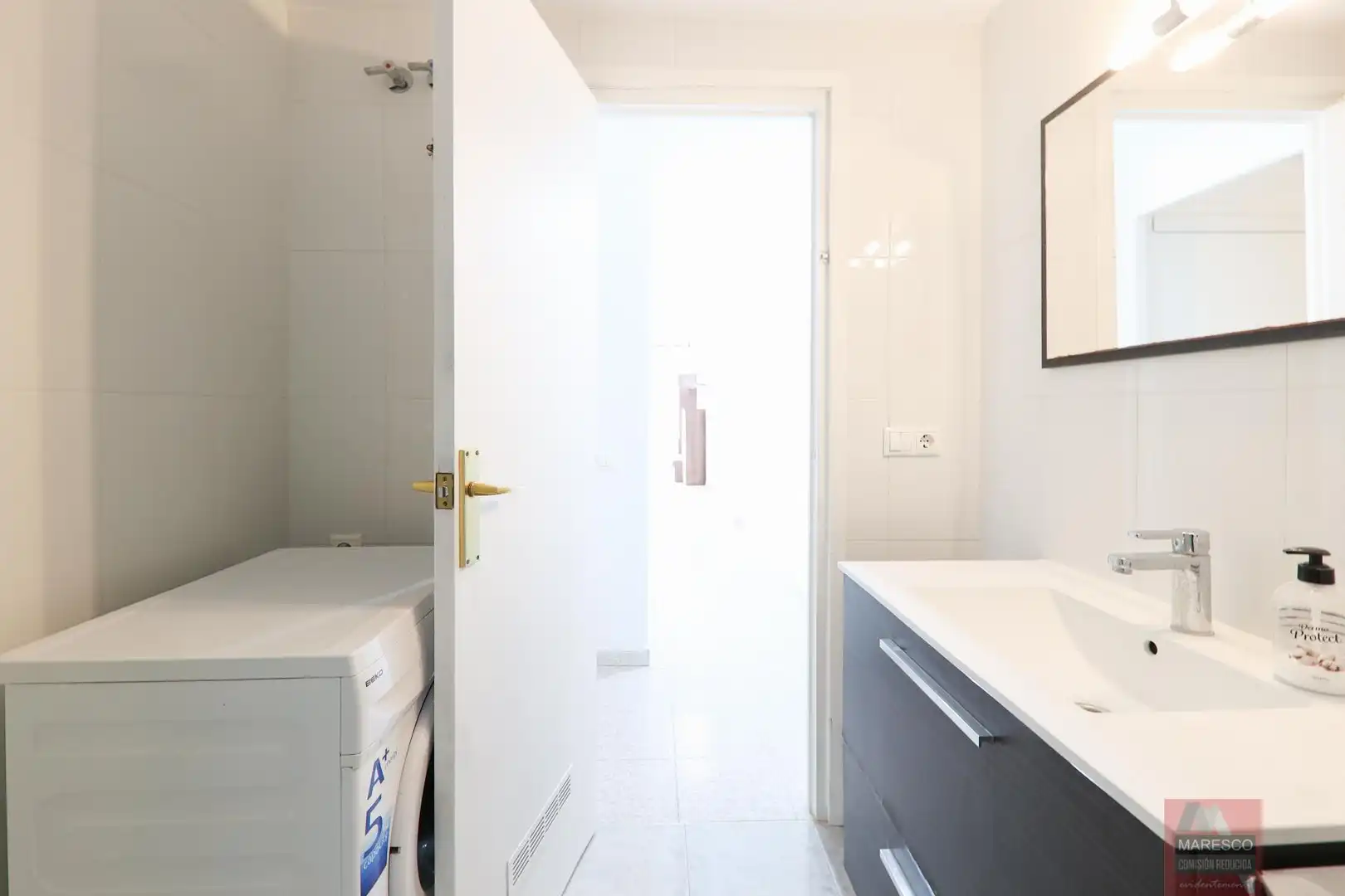 Bathroom of Flat for sale in Fuengirola  with Air Conditioner, Terrace and Balcony