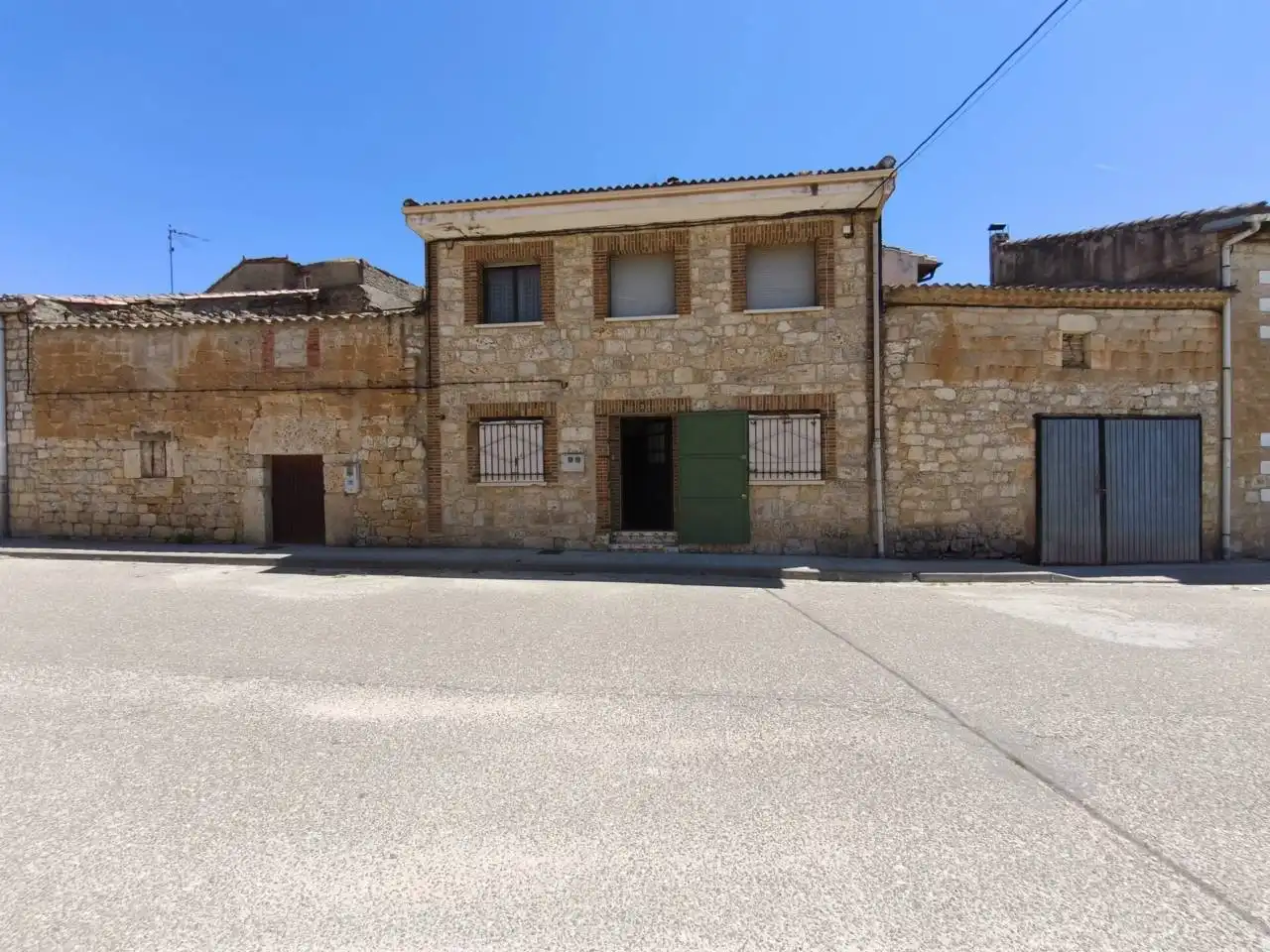 Exterior view of Houses for sale in Pedrosa de Río Úrbel  with Heating and Parquet flooring