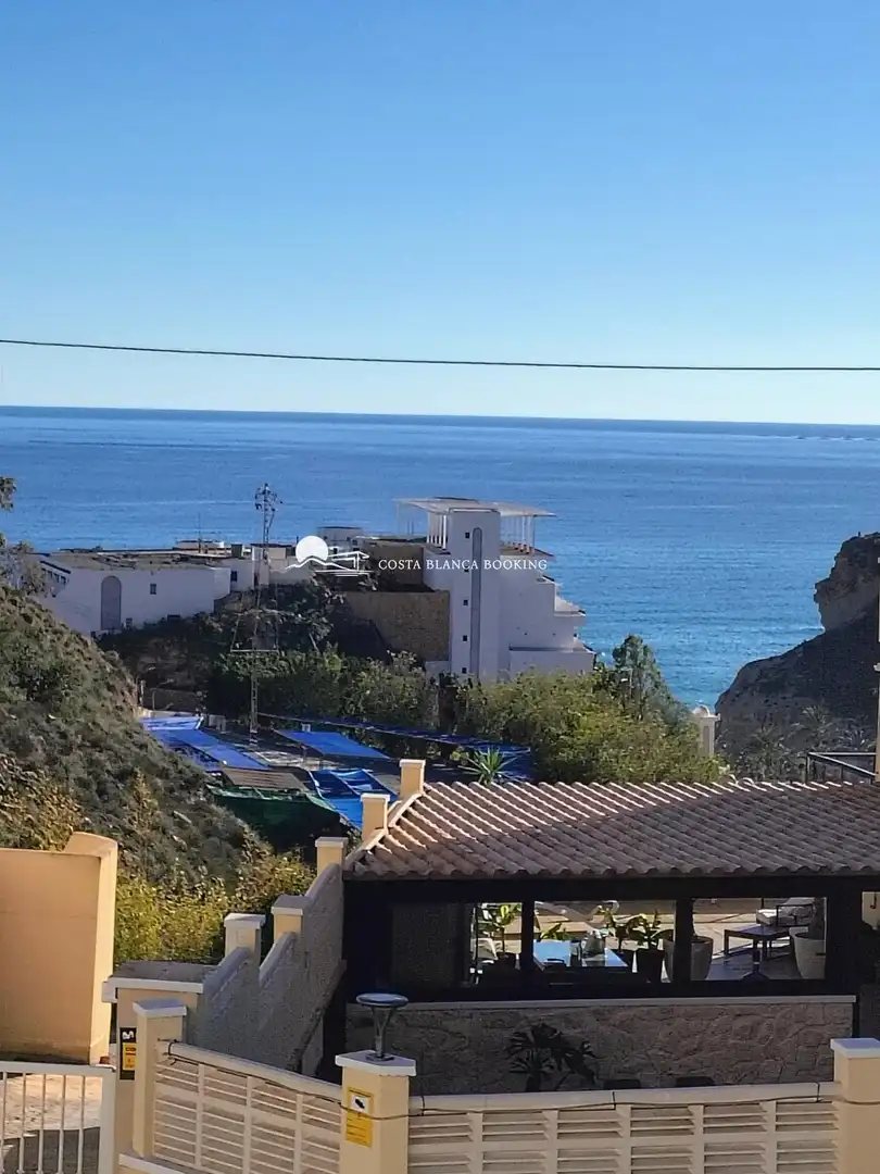 Vista exterior de Casa o xalet en venda en Villajoyosa / La Vila Joiosa amb Aire condicionat, Jardí privat i Piscina