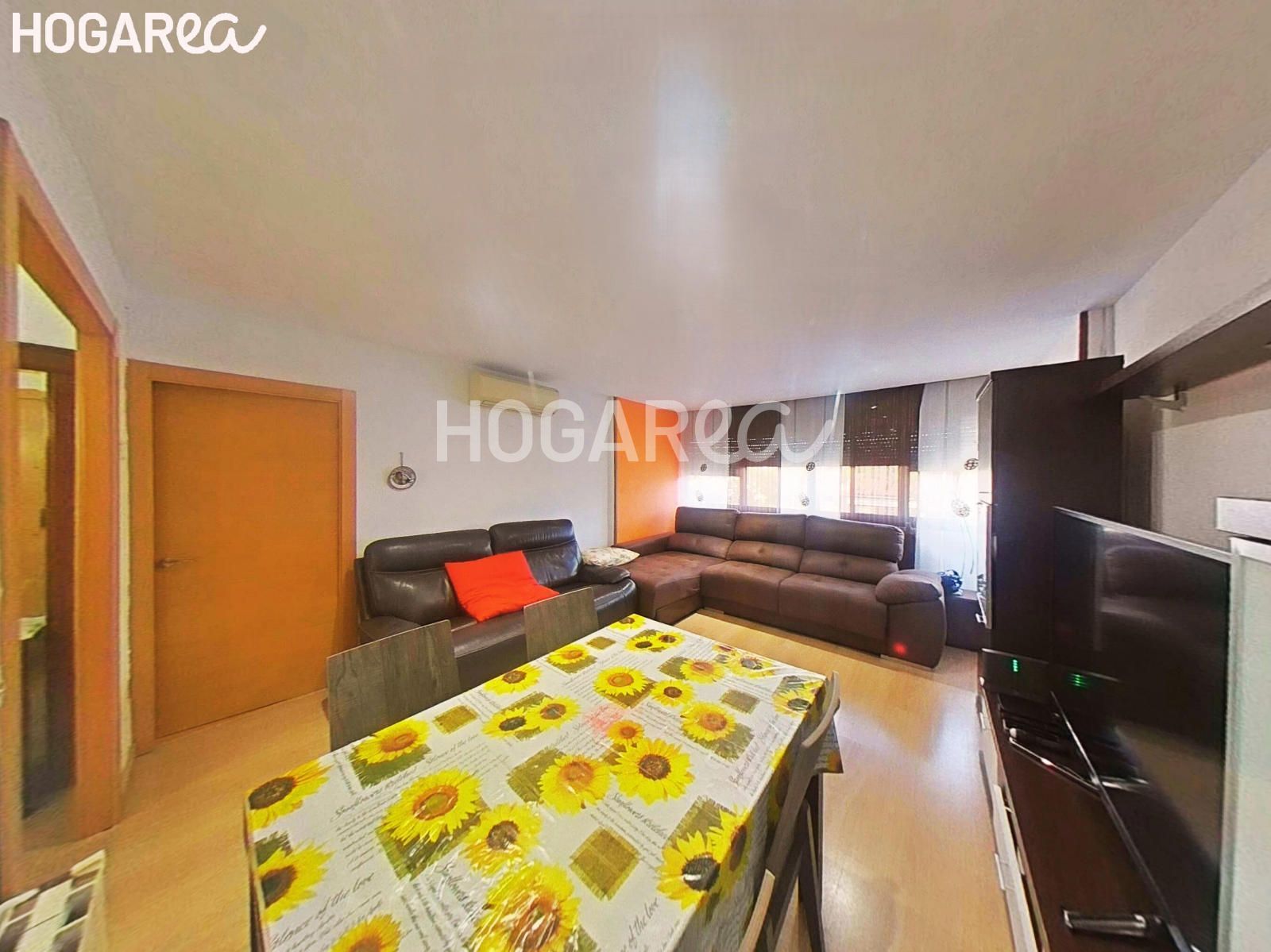 Living room of Flat for sale in Sant Boi de Llobregat  with Air Conditioner, Heating and Parquet flooring