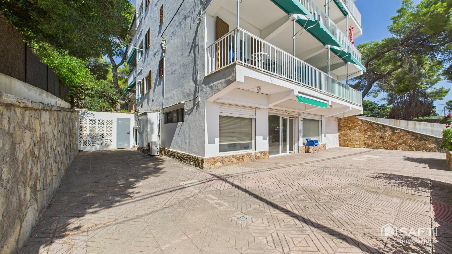 Vista exterior de Local en venda en Calvià amb Aire condicionat