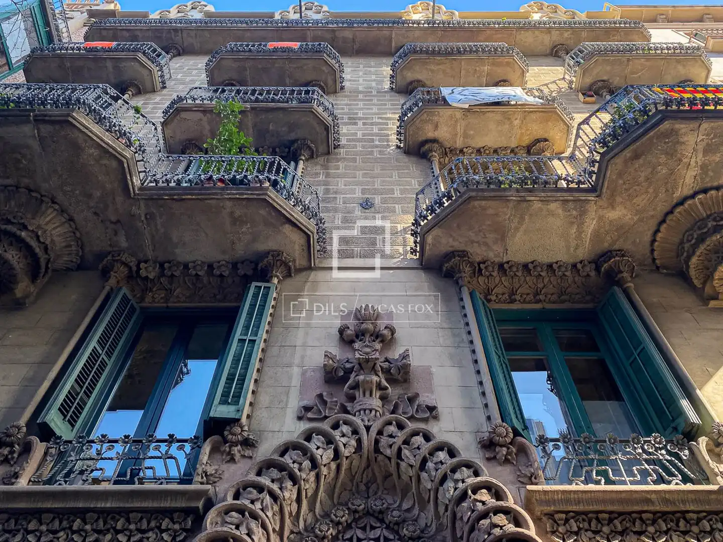 Außenansicht von Wohnung zum Verkauf in Barcelona mit Klimaanlage, Heizung und Balkon