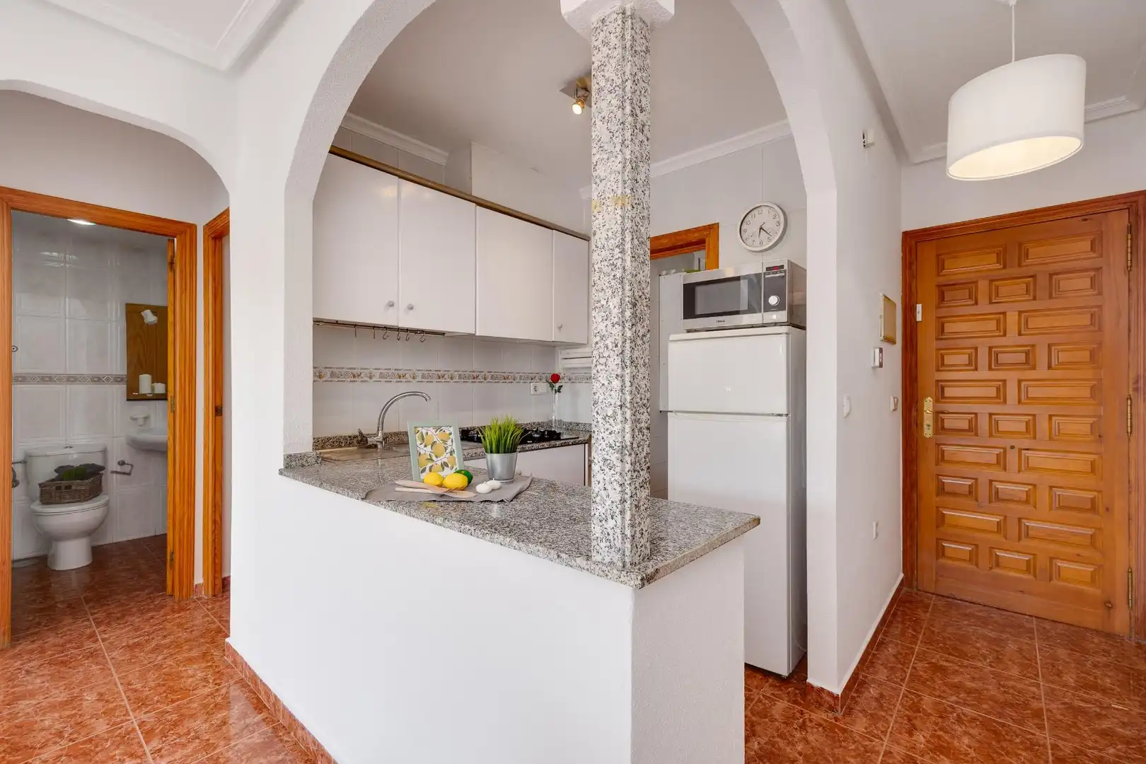 Cocina de Apartamento en venta en Torrevieja con Terraza, Amueblado y Piscina comunitaria