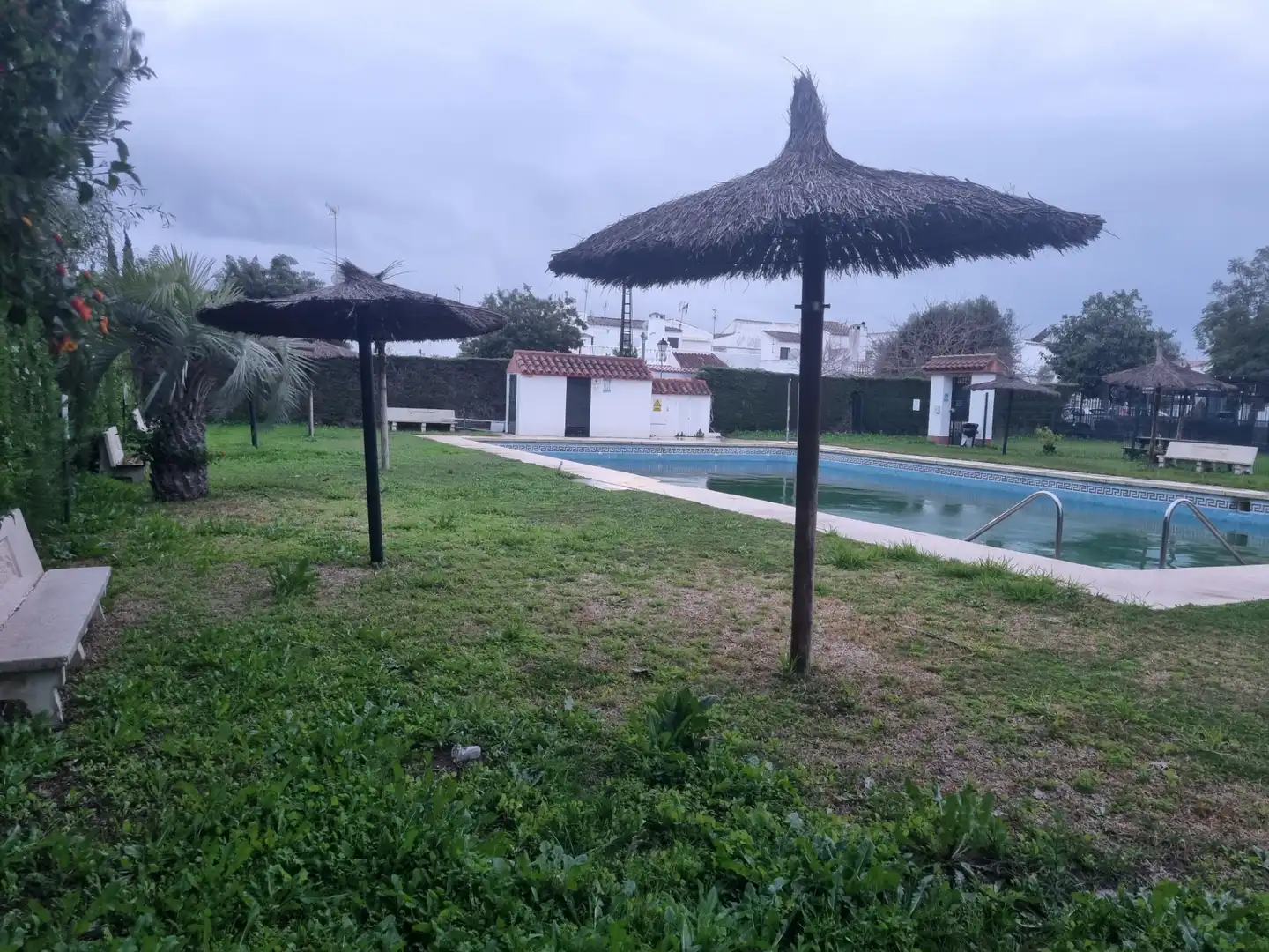 Piscina de Casa adosada en venda en Chiclana de la Frontera amb Aire condicionat, Jardí privat i Terrassa
