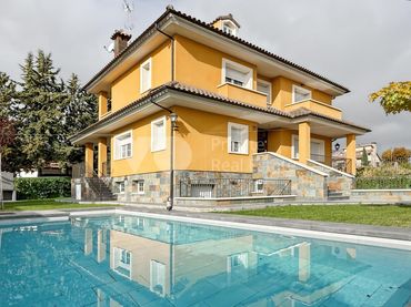 House with pool for sale in Las Vegas  - Santa María