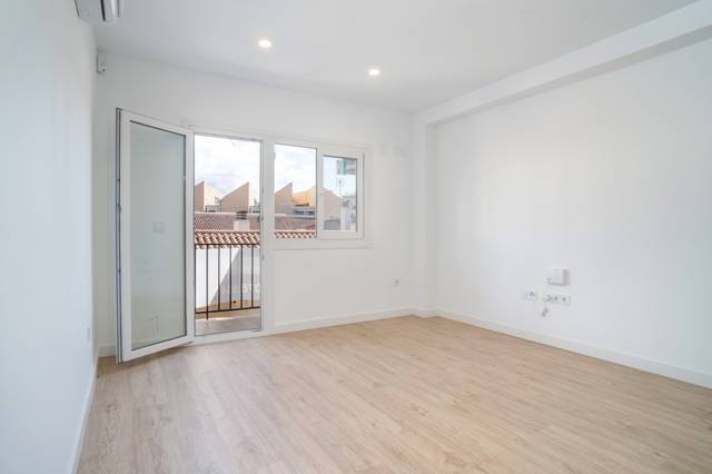 Piso en Venta en Calle Muñoz Torrero en Perchel Norte