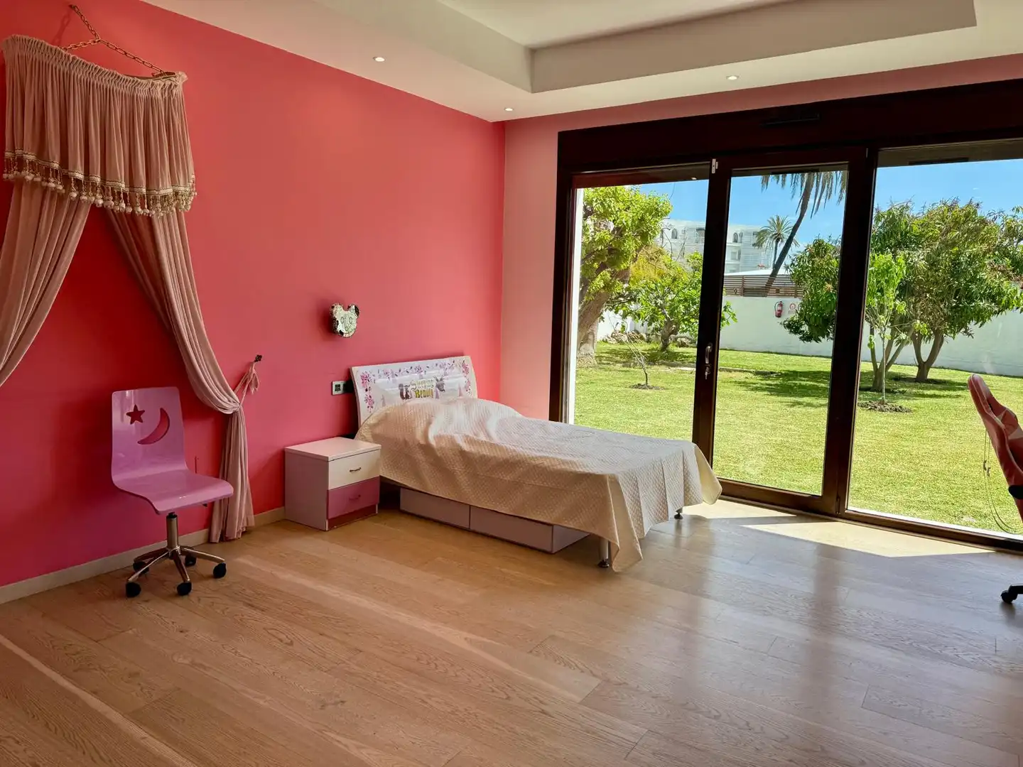 Dormitori de Casa o xalet de lloguer en Marbella amb Aire condicionat, Calefacció i Jardí privat