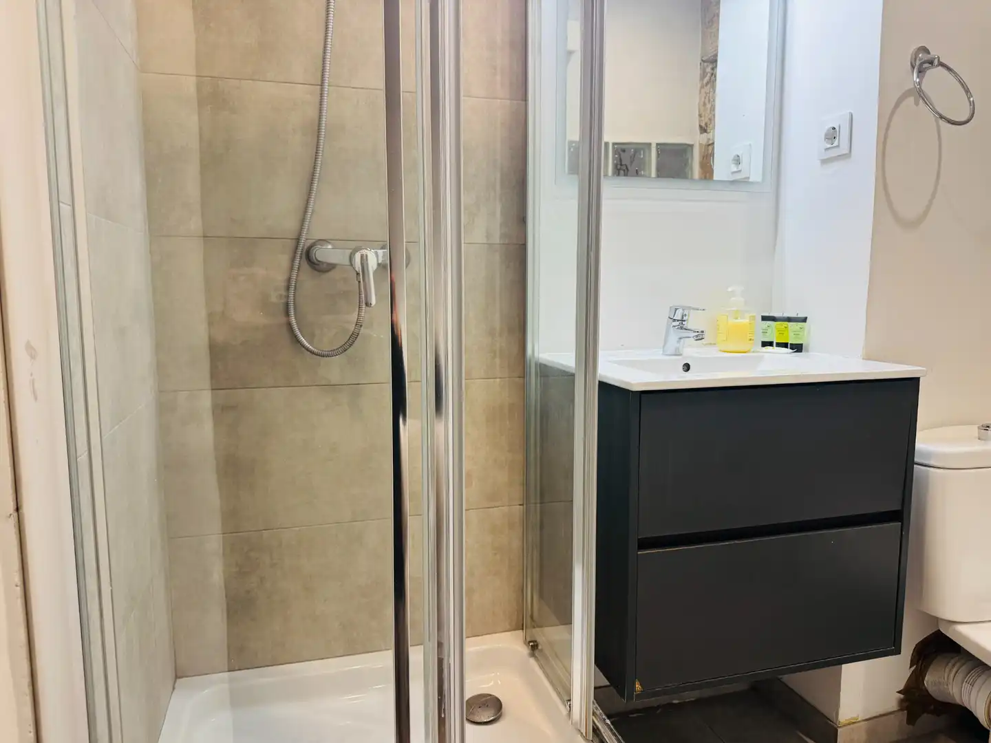 Bany de Estudi de lloguer en Barcelona amb Aire condicionat, Parquet i Moblat