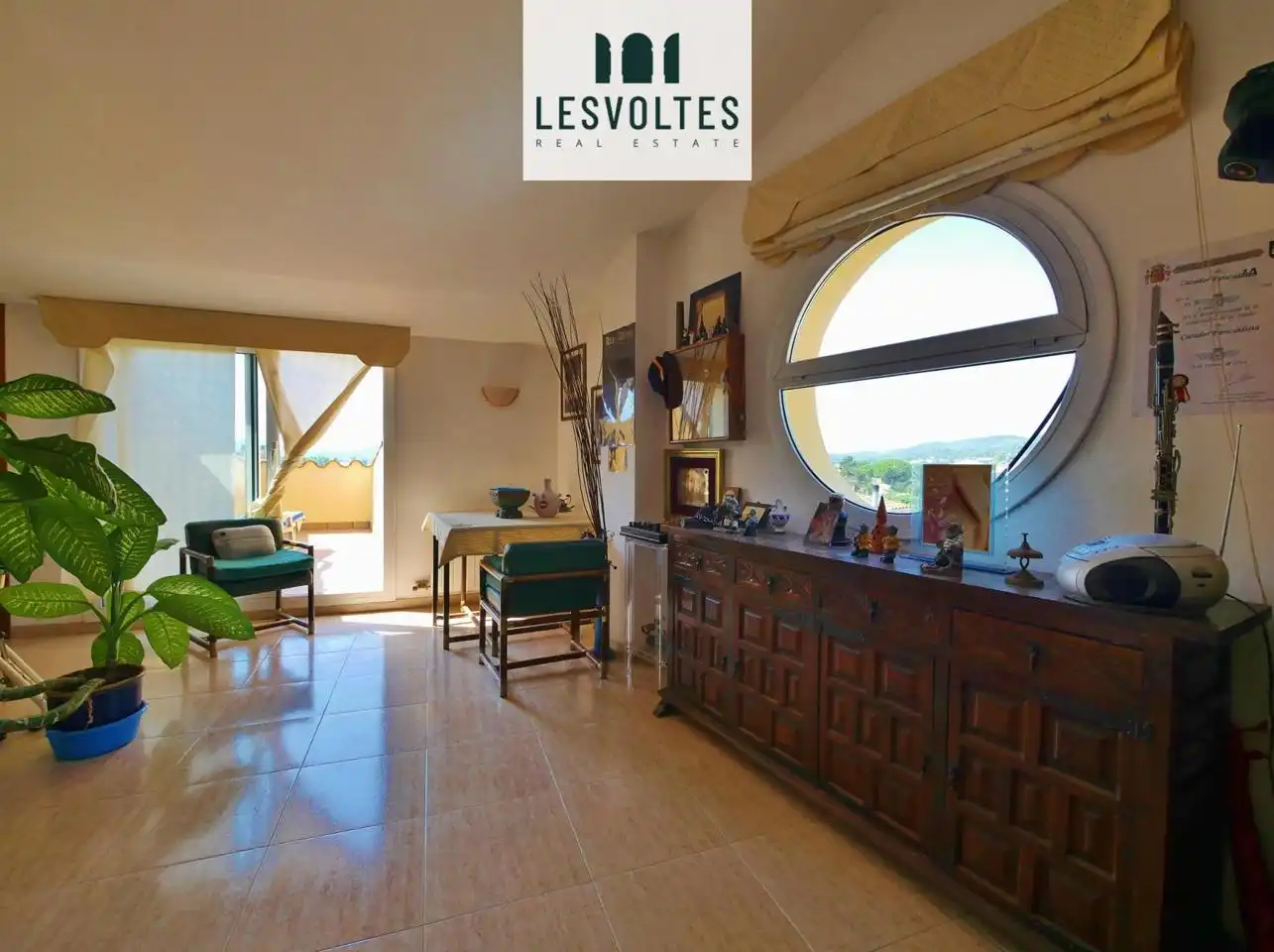 Sala de estar de Casa adosada en venta en Palafrugell con Aire acondicionado, Calefacción y Jardín privado
