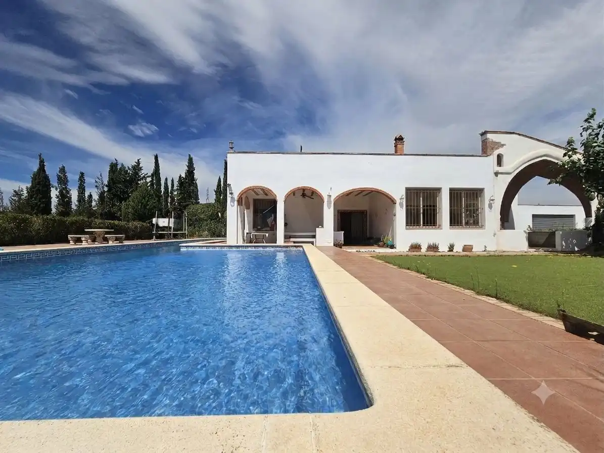 Casa rústica con piscina en venta en Montbrió del Camp, imagen 2