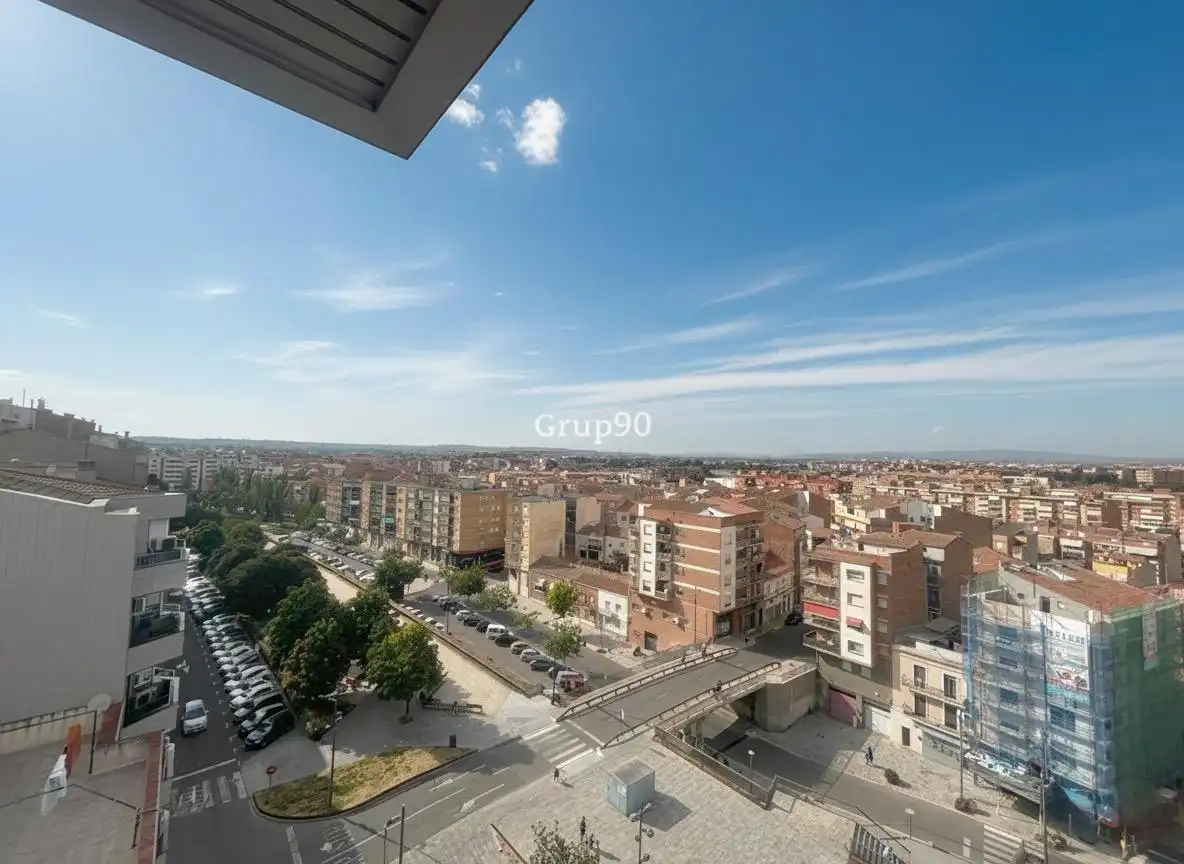 Vista exterior de Àtic en venda en Lleida amb Parquet, Terrassa i Traster