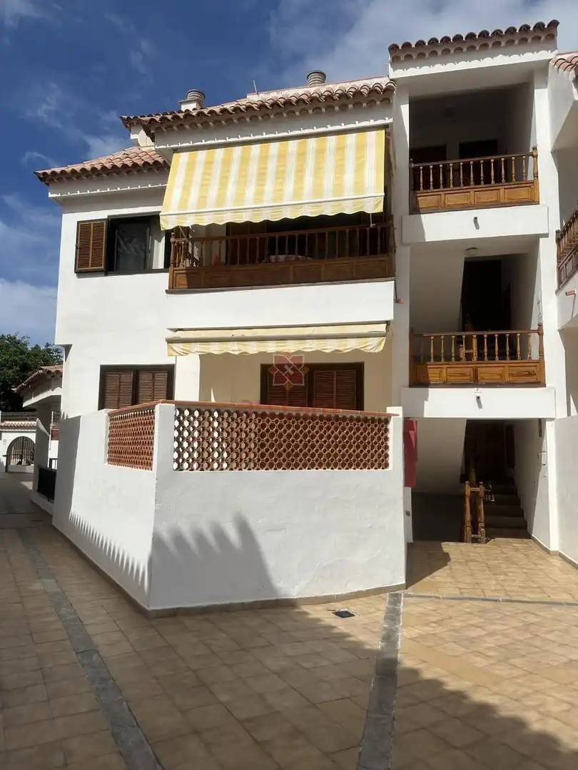Apartament amb piscina en venda a Calle Finlandia