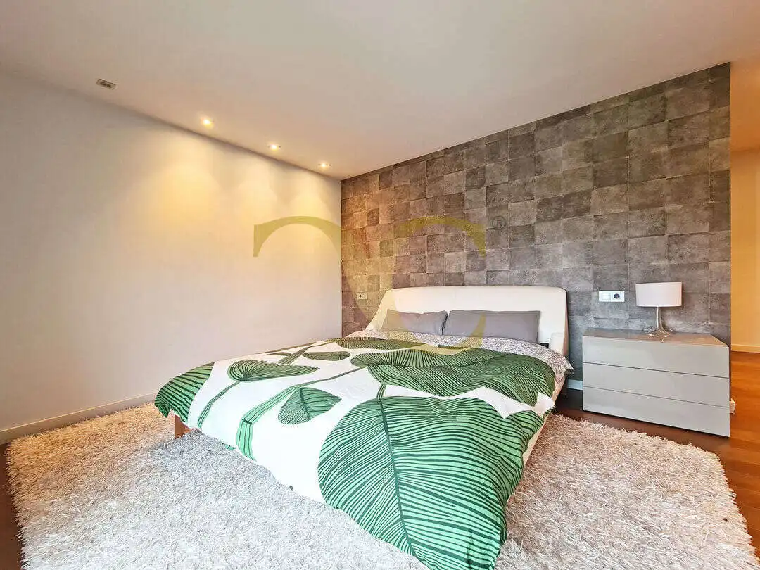 Dormitori de Casa o xalet en venda en Oviedo  amb Calefacció, Jardí privat i Terrassa