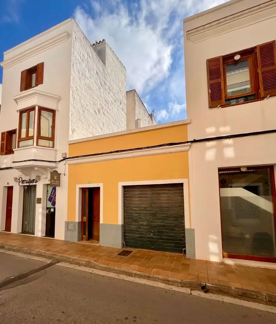 Vista exterior de Edifici en venda en Ciutadella de Menorca