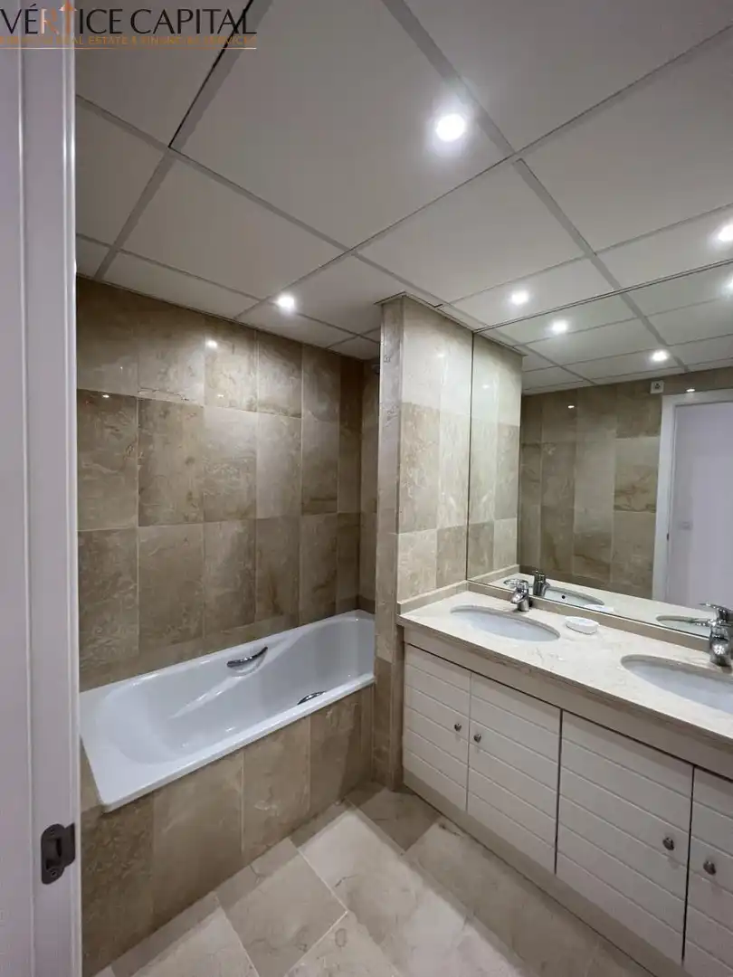 Baño de Piso en venta en Benalmádena con Aire acondicionado, Terraza y Alarma