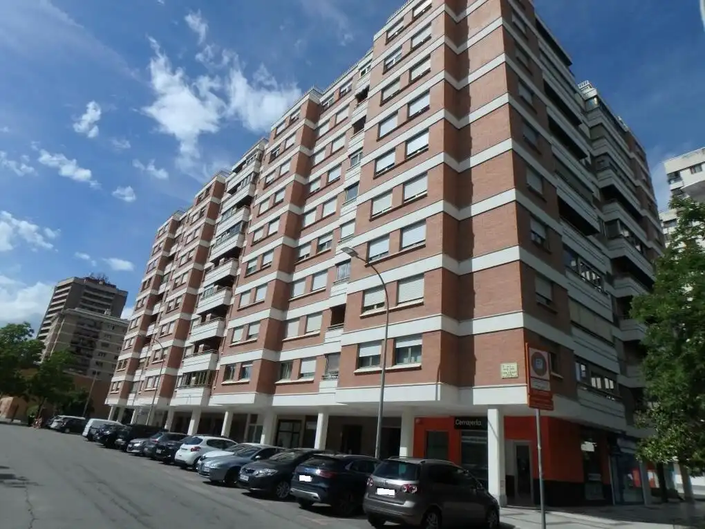 Vista exterior de Piso de alquiler en  Pamplona / Iruña con Calefacción y Terraza