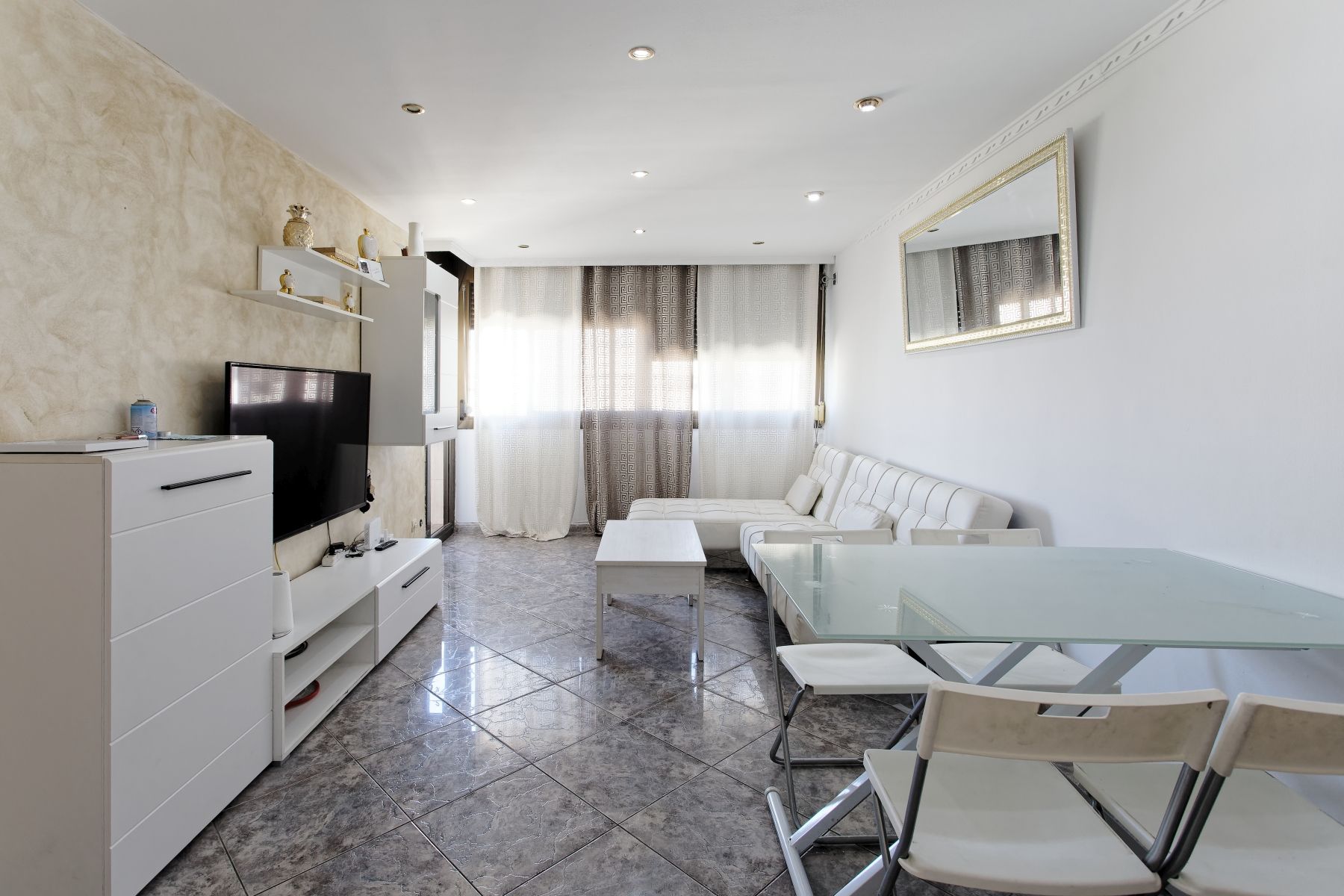 Living room of Flat for sale in Sant Adrià de Besòs  with Air Conditioner, Terrace and Furnished