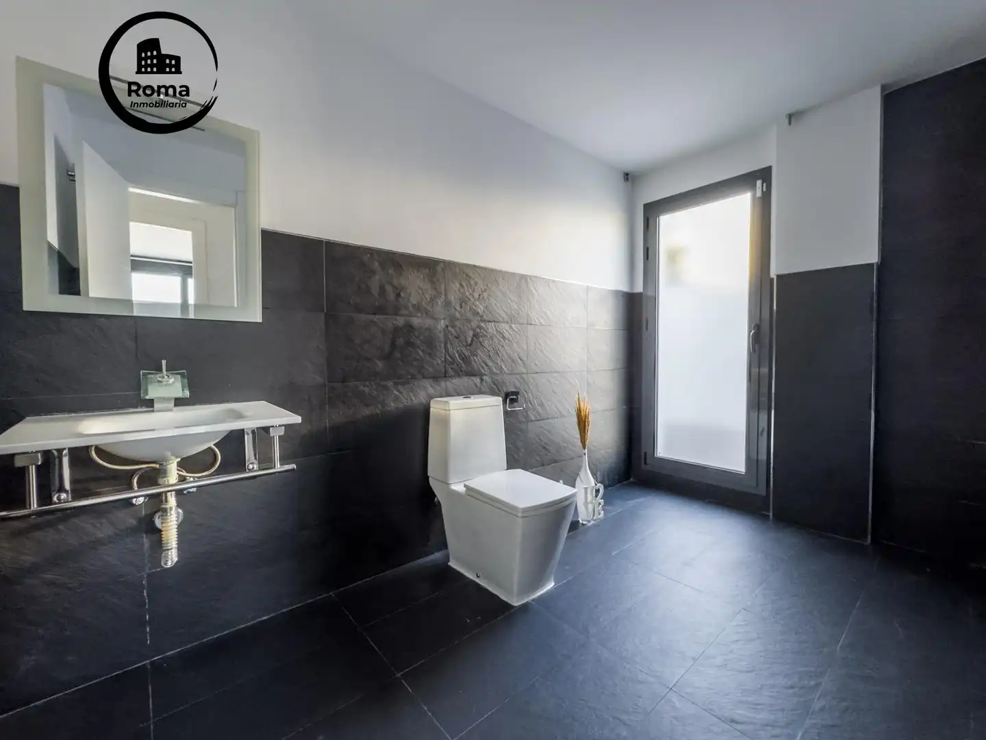 Baño de Casa o chalet en venta en La Zubia con Aire acondicionado, Calefacción y Jardín privado