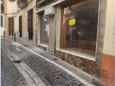 Casa con balcón en venta en Calle Llana