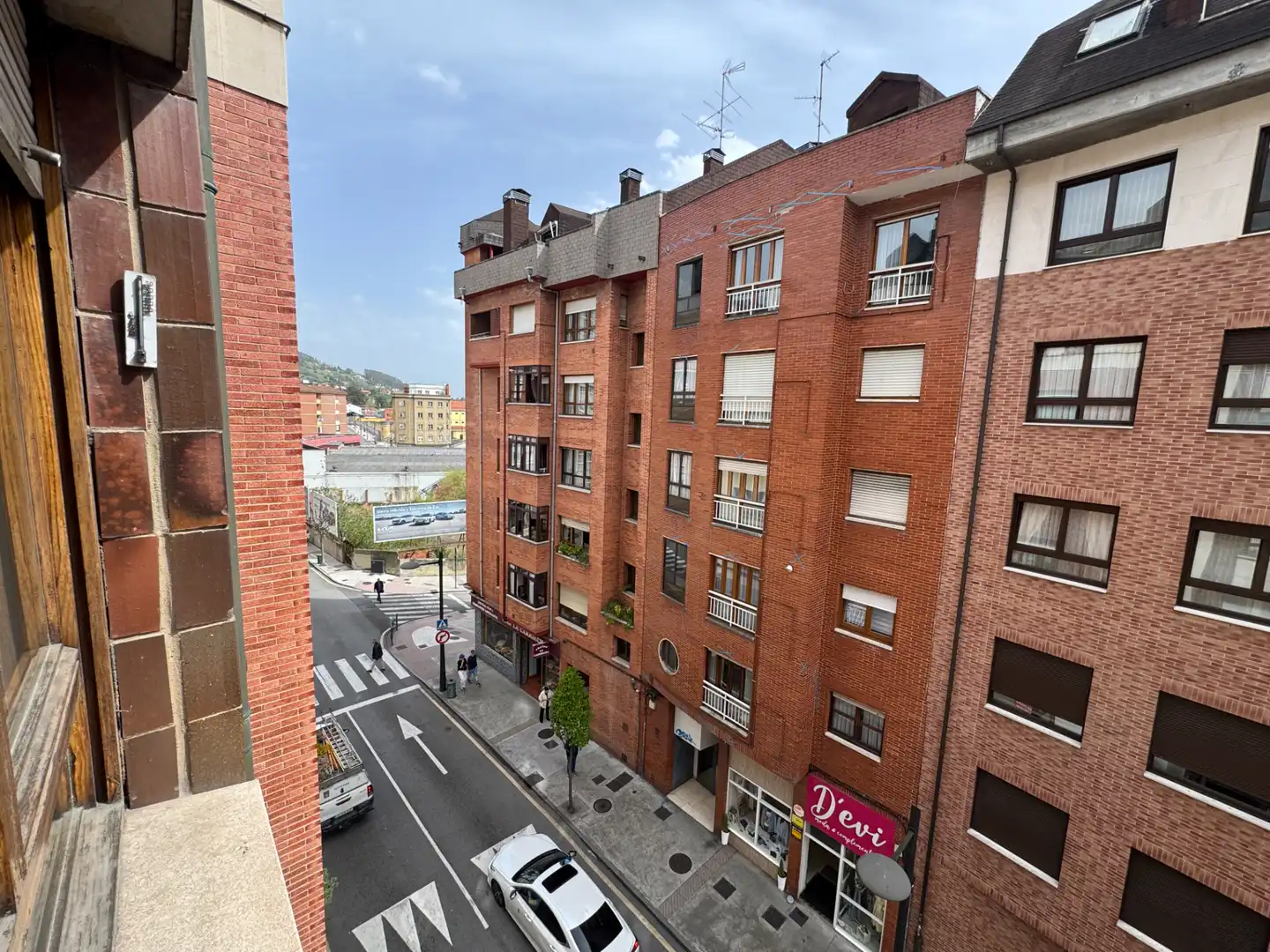 Vista exterior de Pis en venda en Oviedo  amb Calefacció, Parquet i Forn