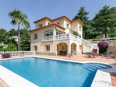 Villa avec balcon à vendre à Calle Penya Rotja 1B