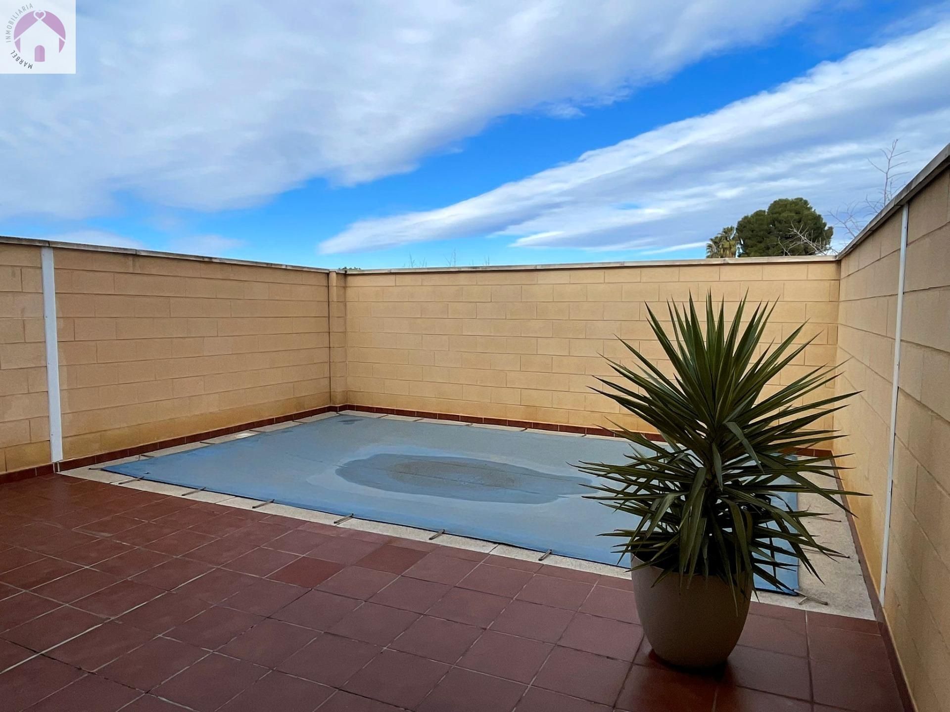 Schwimmbecken von Einfamilien-Reihenhaus miete in Vegas del Genil mit Klimaanlage, Heizung und Schwimmbad