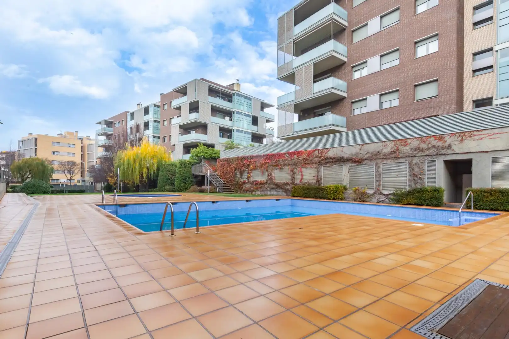 Swimming pool of Flat for rent in Sant Cugat del Vallès  with Private garden, Parquet flooring and Terrace