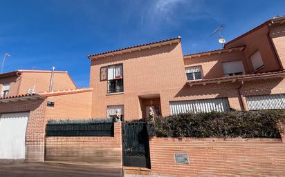 Exterior view of House or chalet for sale in Numancia de la Sagra  with Heating, Balcony and Alarm