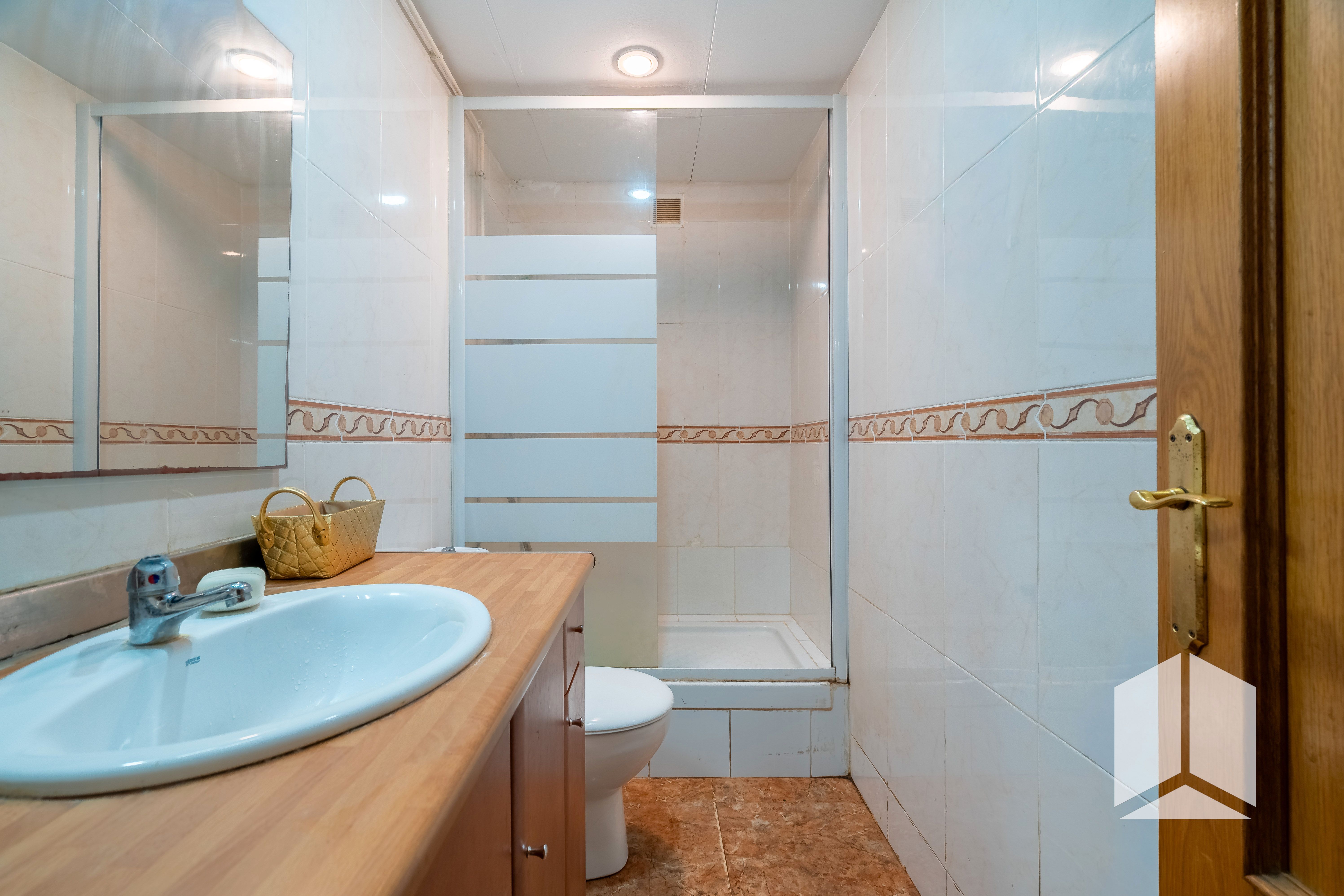 Bathroom of Flat for sale in Gavà  with Balcony