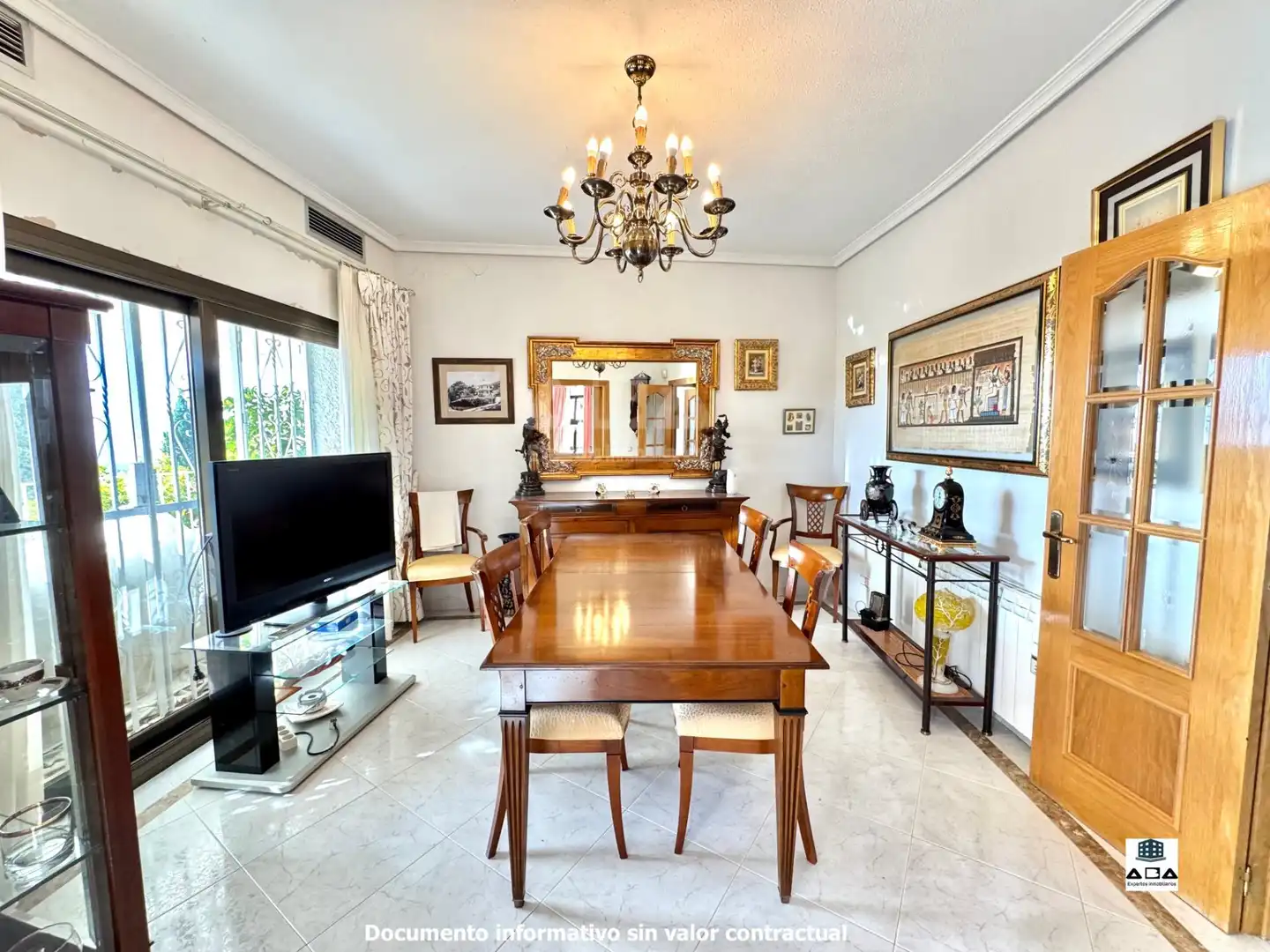 Comedor de Casa o chalet en venta en Poyales del Hoyo con Aire acondicionado, Calefacción y Jardín privado