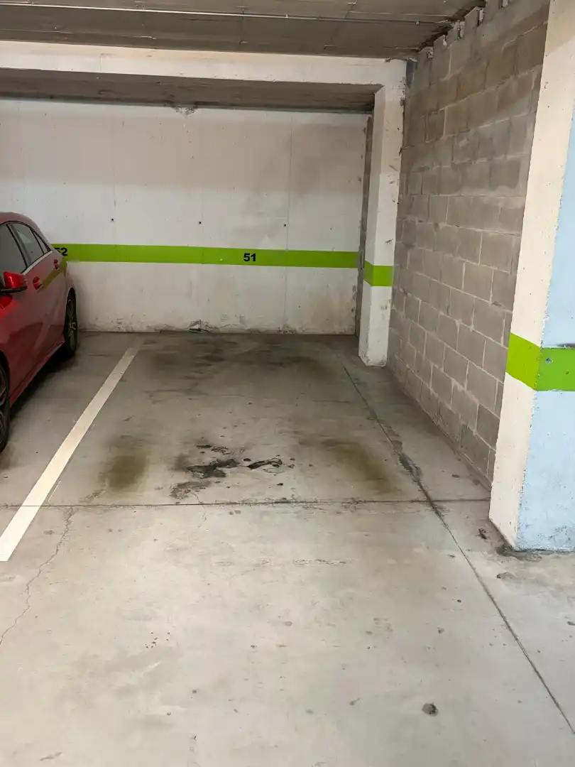Parking of Duplexes for rent in Renedo