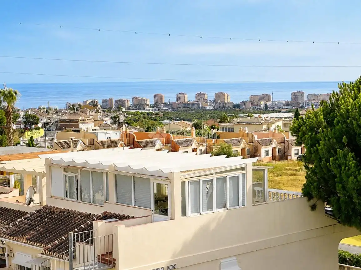 Vista exterior de Piso en venta en Torrox con Aire acondicionado, Terraza y Piscina comunitaria