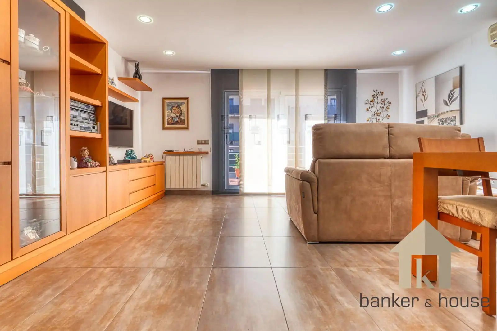 Sala d'estar de Casa adosada en venda en Ripollet amb Aire condicionat, Calefacció i Terrassa